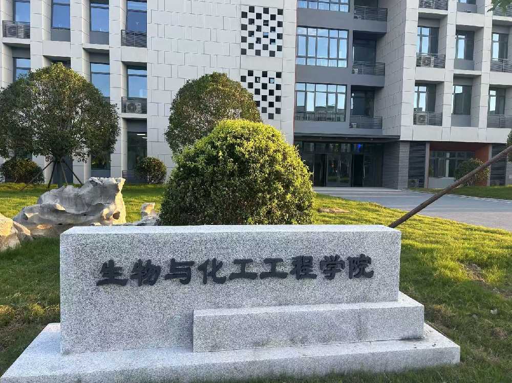 扬中市扬州职业大学体育场高杆灯项目